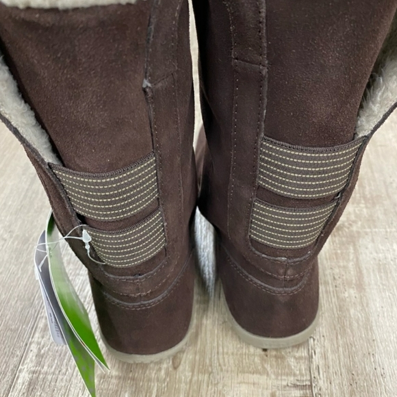 Crocs Adela Fold Over Fuzz Booties Mahogany 6 New - Picture 4 of 5